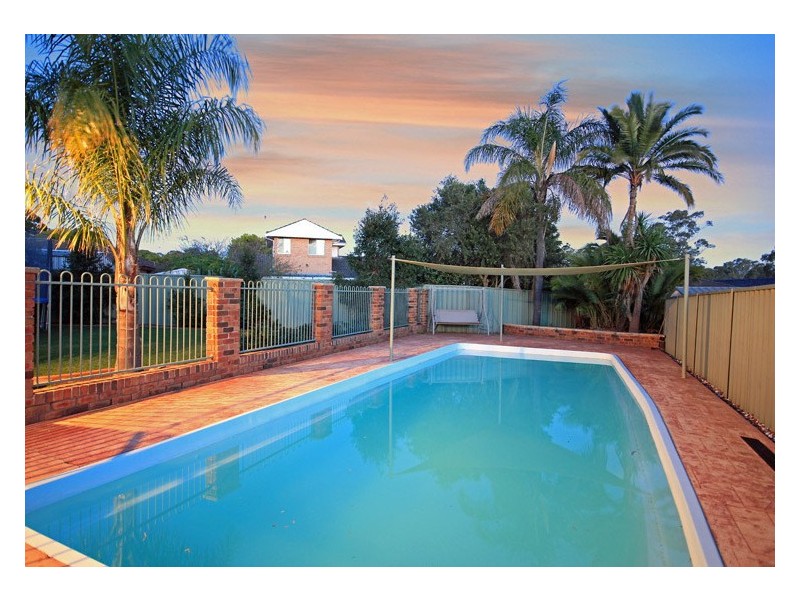 32 Menzies Cct,, St Clair NSW 2759