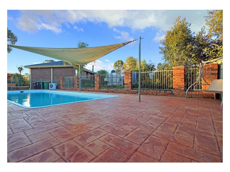 32 Menzies Cct,, St Clair NSW 2759