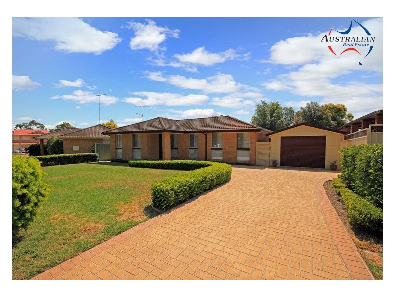 4 Coowarra Drive, St Clair NSW 2759