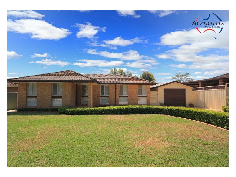 4 Coowarra Drive, St Clair NSW 2759