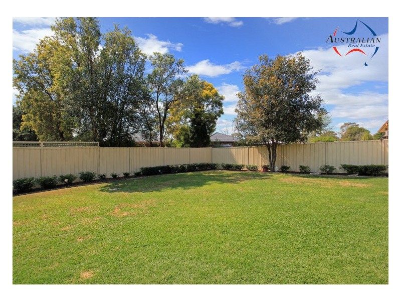 4 Coowarra Drive, St Clair NSW 2759