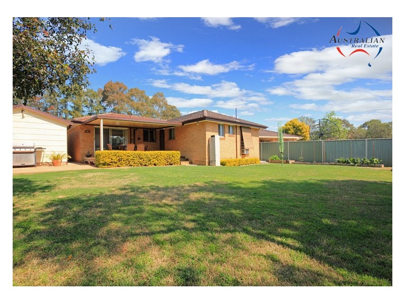 4 Coowarra Drive, St Clair NSW 2759