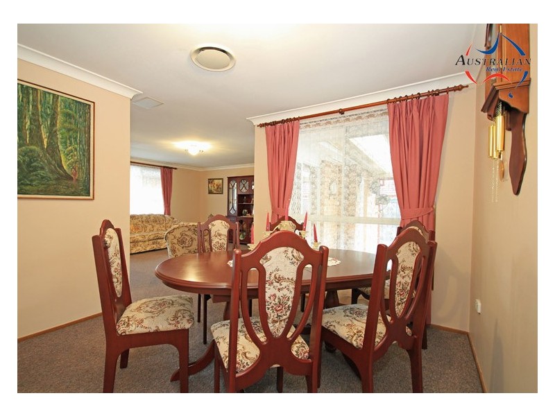 6 Sunndal Close, St Clair NSW 2759