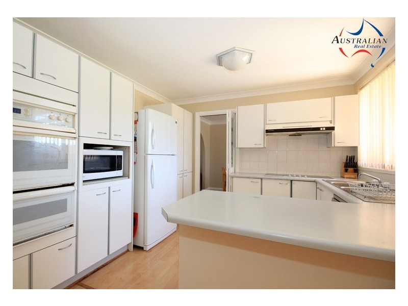 8 Mezen Place, St Clair NSW 2759