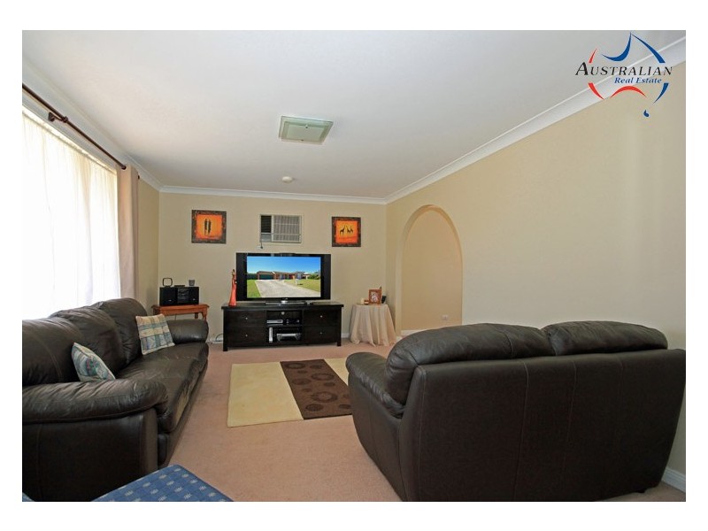 8 Mezen Place, St Clair NSW 2759