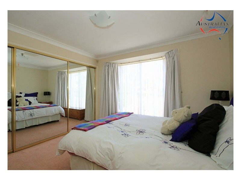 8 Mezen Place, St Clair NSW 2759