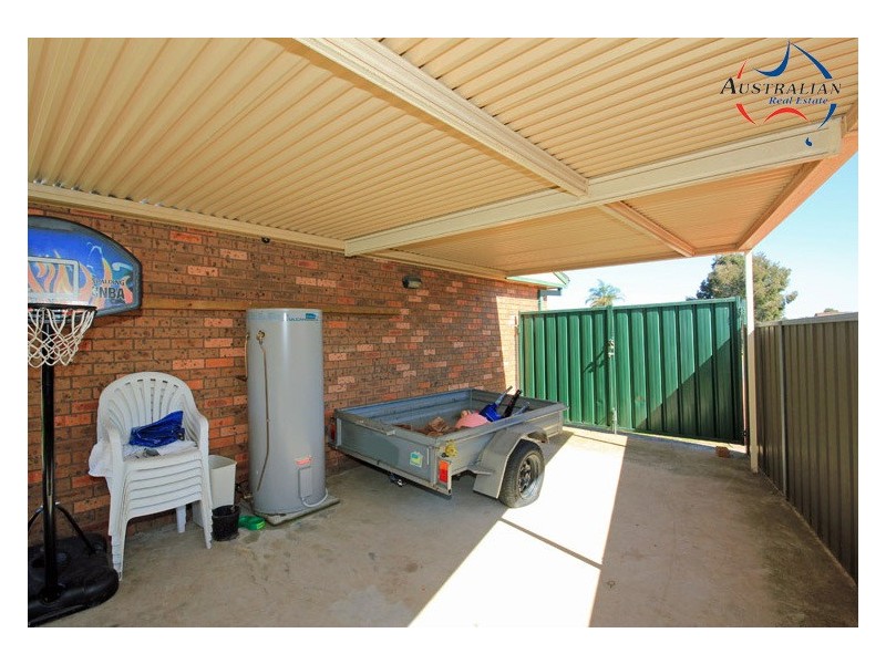 8 Mezen Place, St Clair NSW 2759