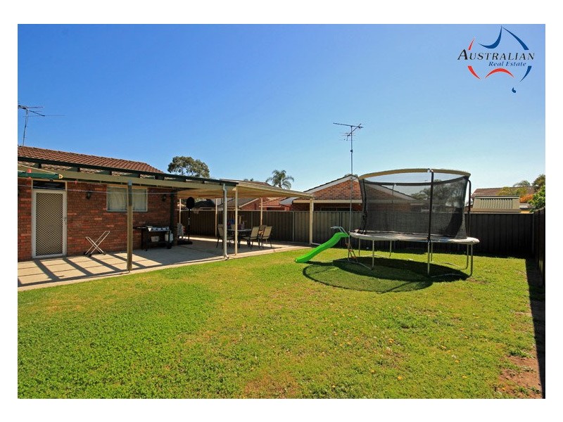 8 Mezen Place, St Clair NSW 2759