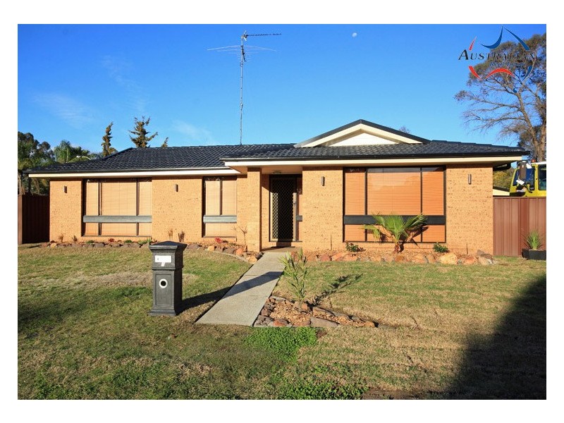 1 Meru Place, St Clair NSW 2759
