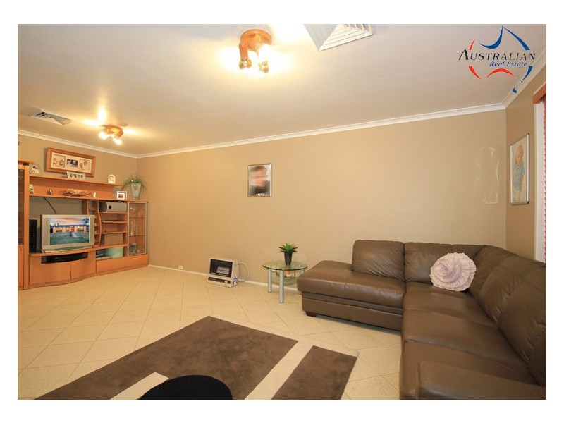1 Meru Place, St Clair NSW 2759