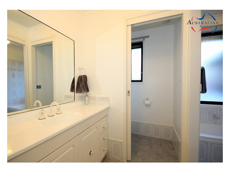 1 Meru Place, St Clair NSW 2759
