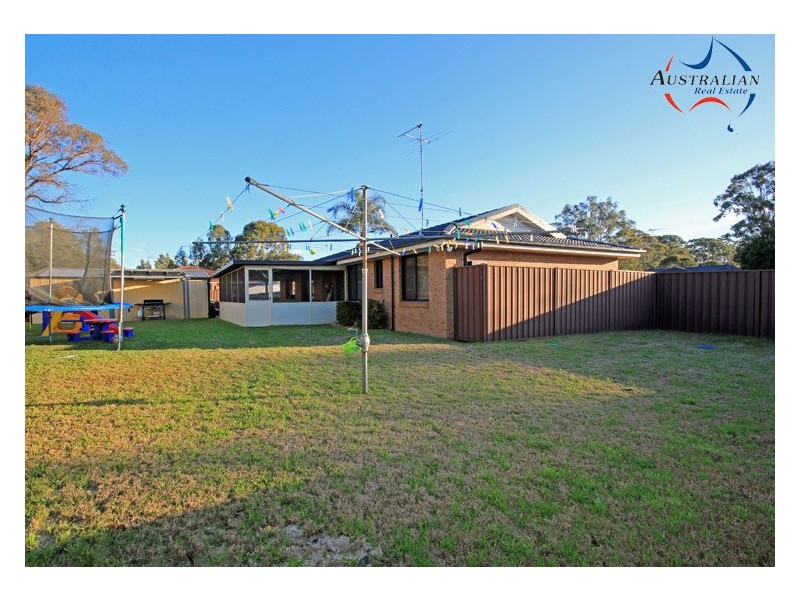 1 Meru Place, St Clair NSW 2759