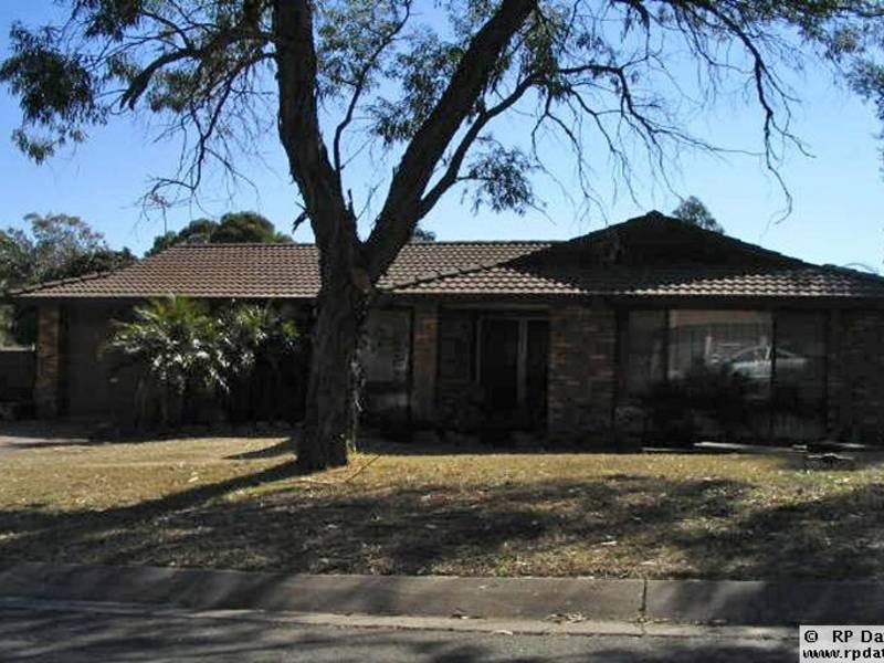 2 Heron Pl, St Clair NSW 2759