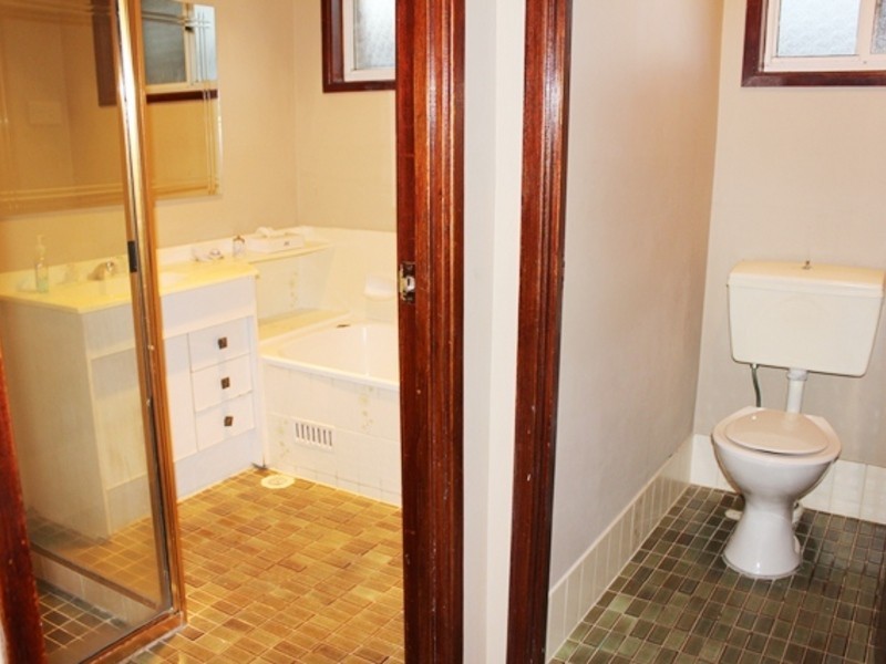 220 Banks Drive, St Clair NSW 2759