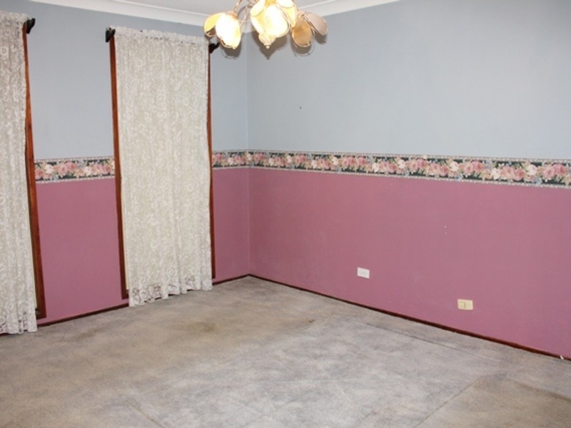 220 Banks Drive, St Clair NSW 2759