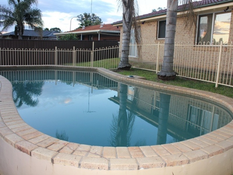 220 Banks Drive, St Clair NSW 2759