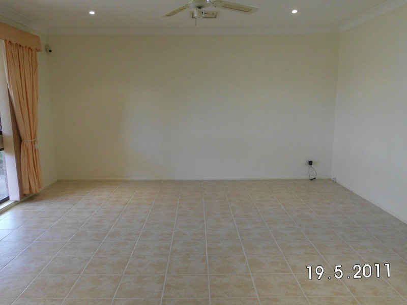 33 Lyrebird Cres, St Clair NSW 2759