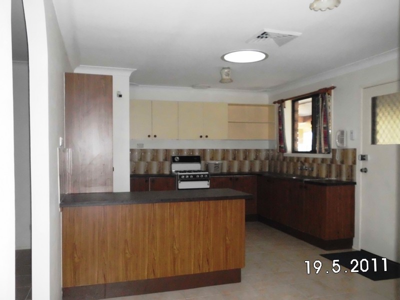 33 Lyrebird Cres, St Clair NSW 2759