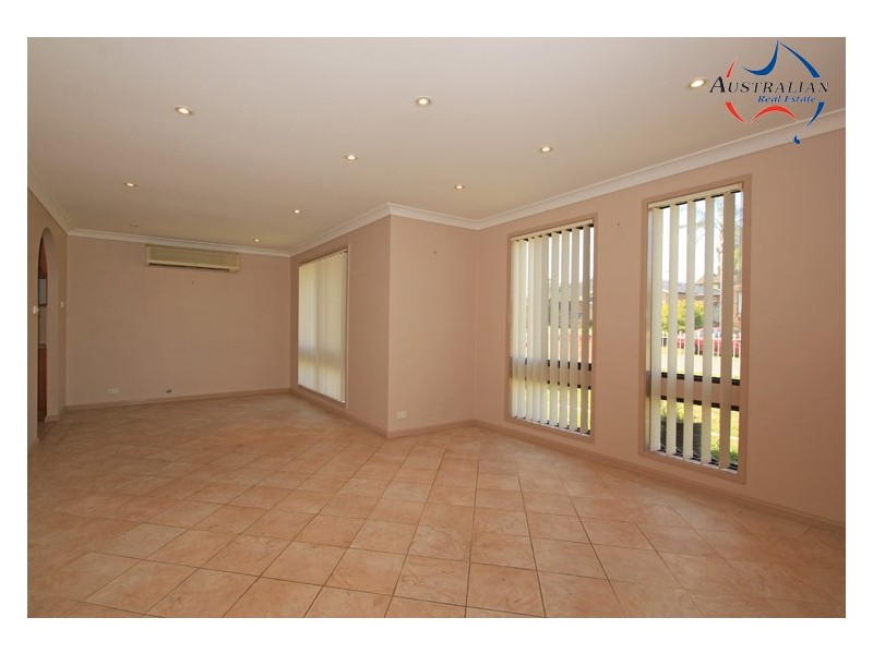 54 Menzies Circuit, St Clair NSW 2759