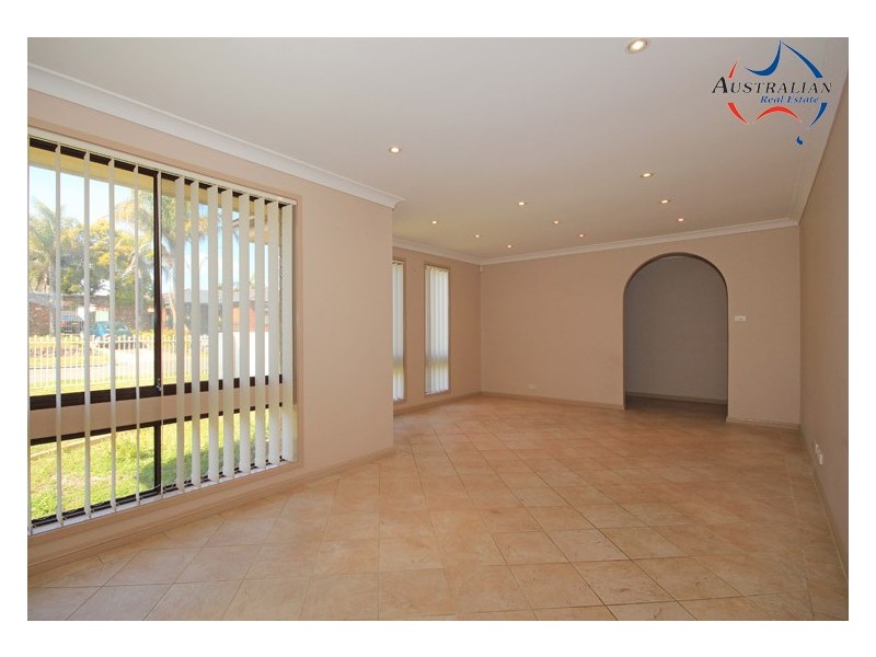 54 Menzies Circuit, St Clair NSW 2759