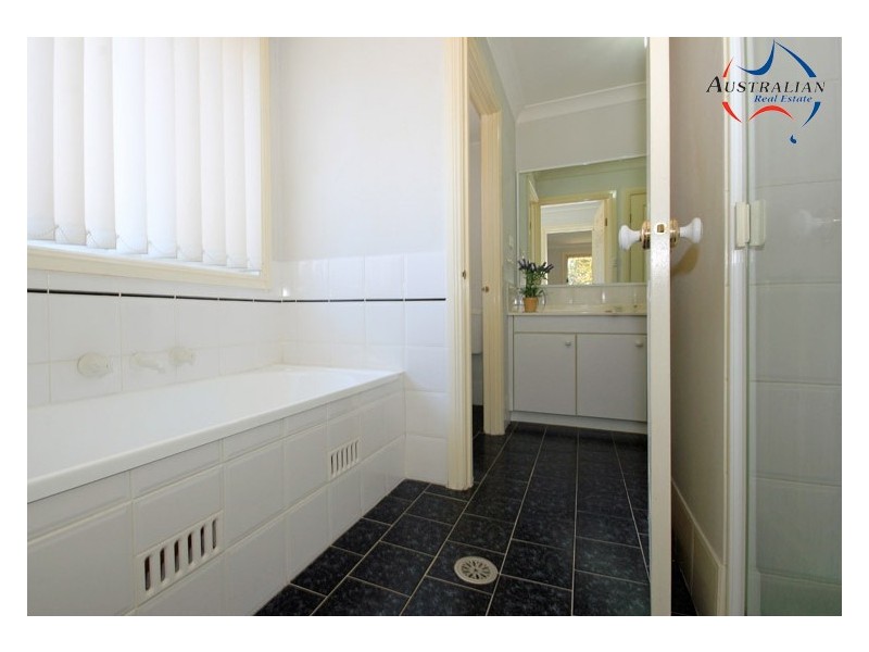 6 Shamrock Court, St Clair NSW 2759