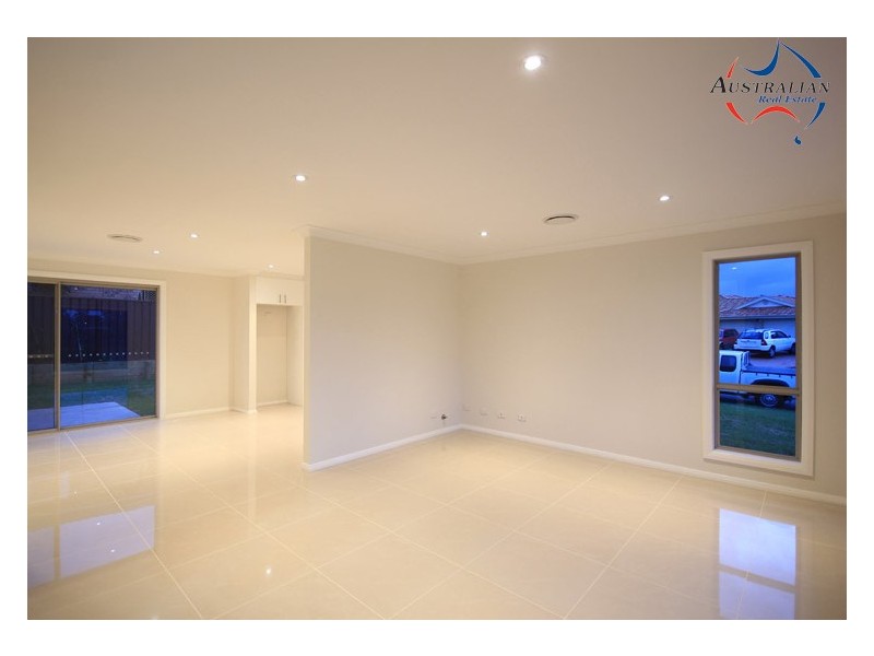 2/6 Edmund Blackett Close, St Clair NSW 2759