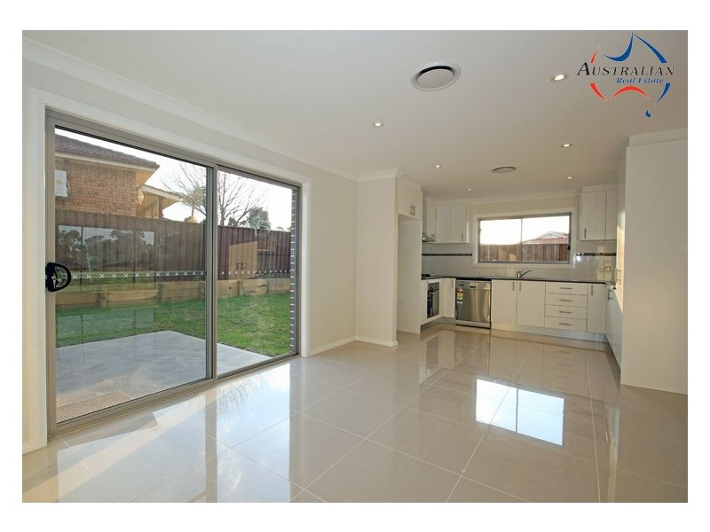 2/6 Edmund Blackett Close, St Clair NSW 2759