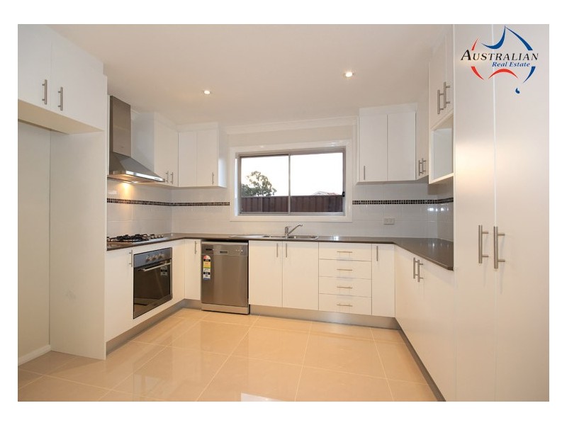 2/6 Edmund Blackett Close, St Clair NSW 2759