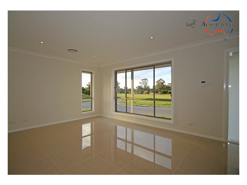 2/6 Edmund Blackett Close, St Clair NSW 2759