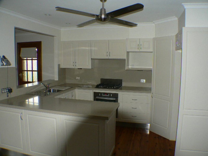 13 Alexandra Circuit, St Clair NSW 2759