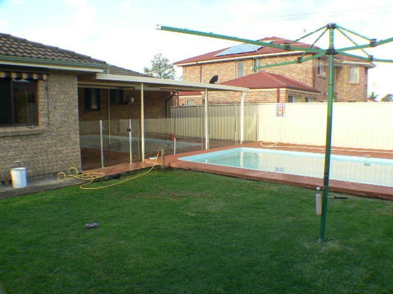 13 Alexandra Circuit, St Clair NSW 2759