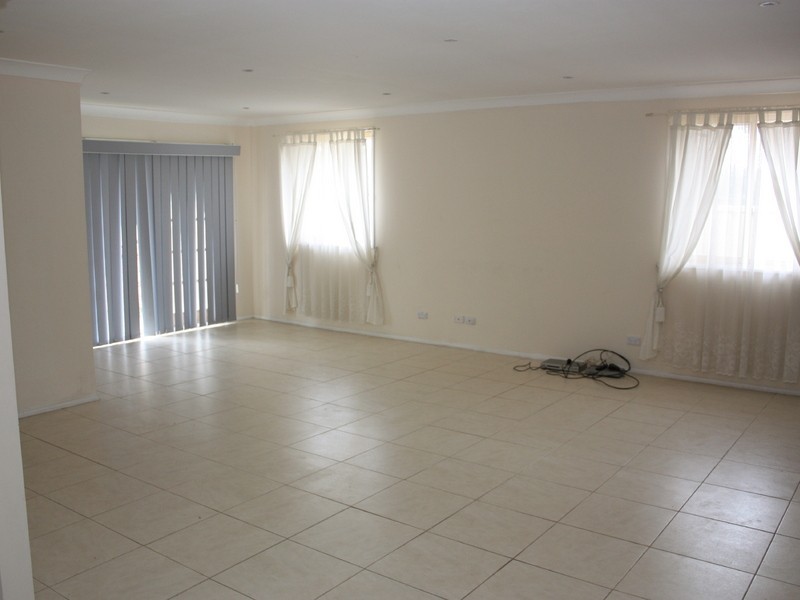 6  Geewan Pl, Claremont Meadows NSW 2747