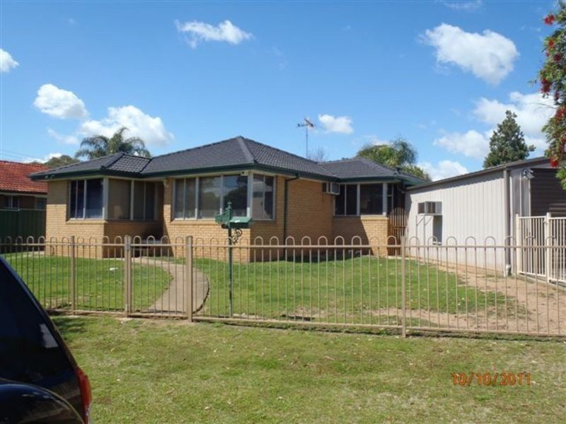 4 Young St, Colyton NSW 2760