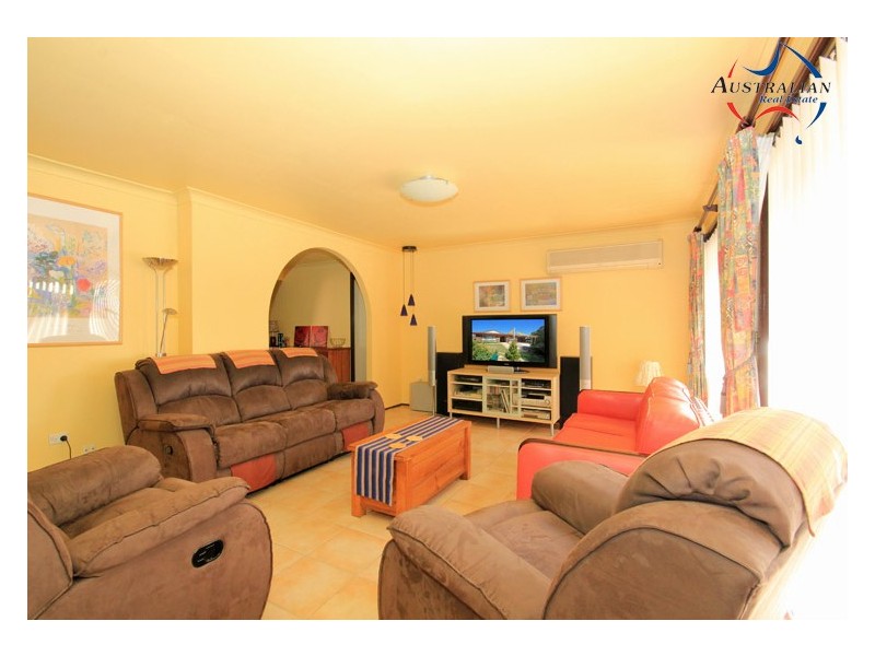 1 Plover Close, St Clair NSW 2759