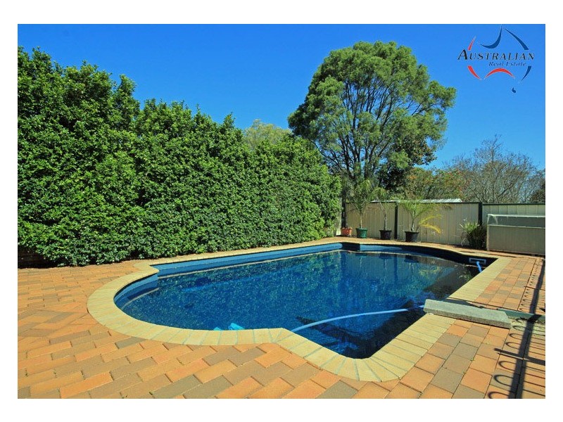 1 Plover Close, St Clair NSW 2759