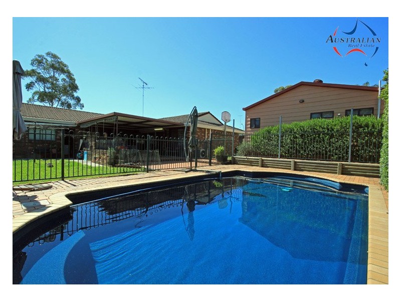 1 Plover Close, St Clair NSW 2759