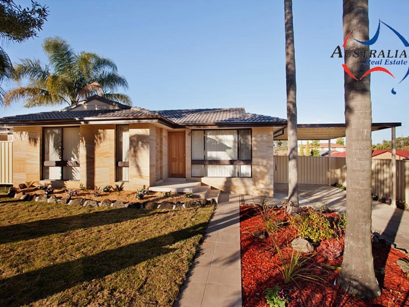 93 Pine Creek Circuit, St Clair NSW 2759