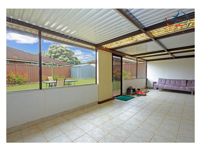 11 Macina Place, St Clair NSW 2759