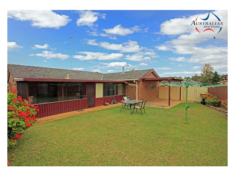 11 Macina Place, St Clair NSW 2759