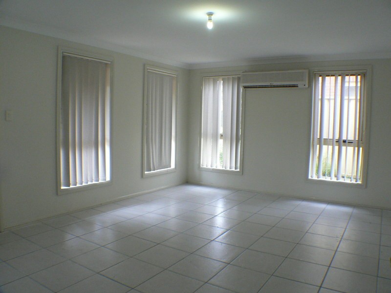 5/4 Rice Pl, Oxley Park NSW 2760