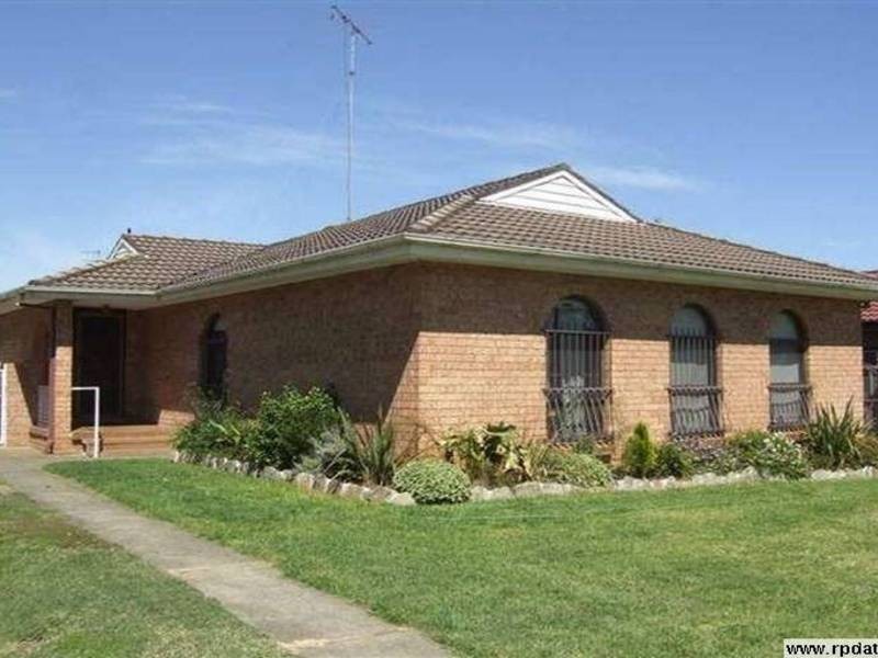 238 Banks Drive, St Clair NSW 2759