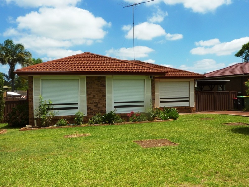 5 Shakespeare Drive, St Clair NSW 2759