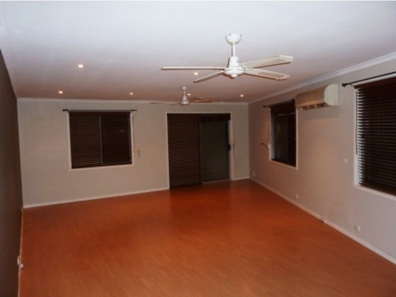 16 Charlton Place, St Clair NSW 2759