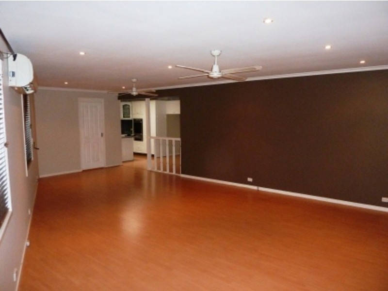 16 Charlton Place, St Clair NSW 2759