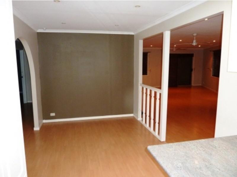 16 Charlton Place, St Clair NSW 2759