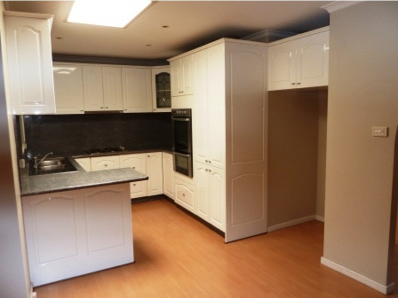 16 Charlton Place, St Clair NSW 2759