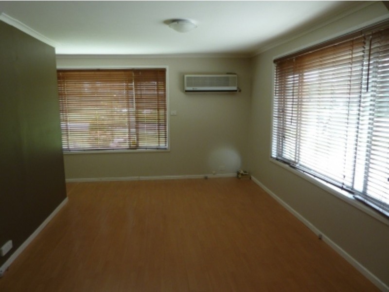 16 Charlton Place, St Clair NSW 2759