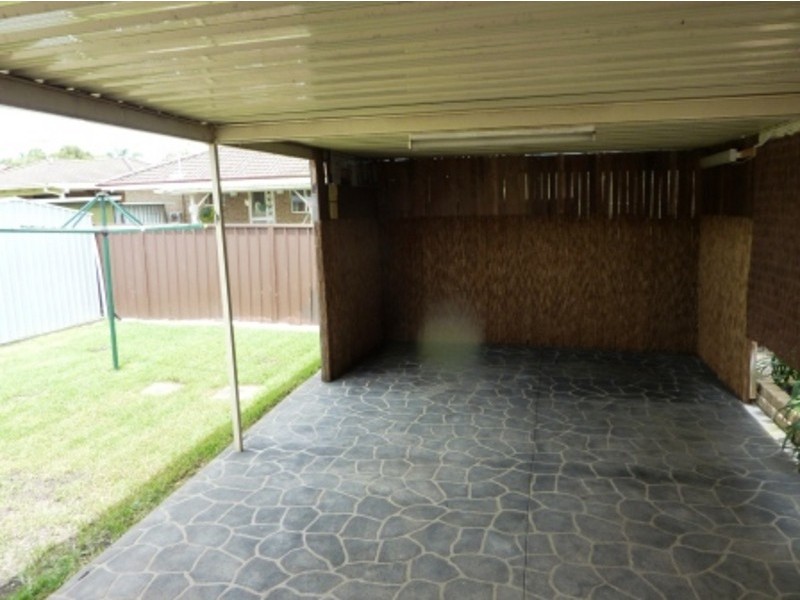 16 Charlton Place, St Clair NSW 2759