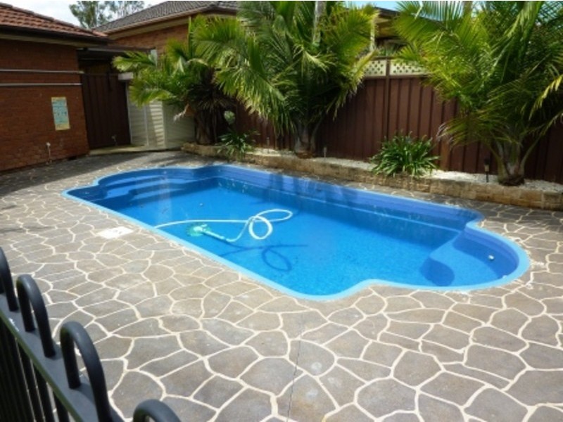 16 Charlton Place, St Clair NSW 2759