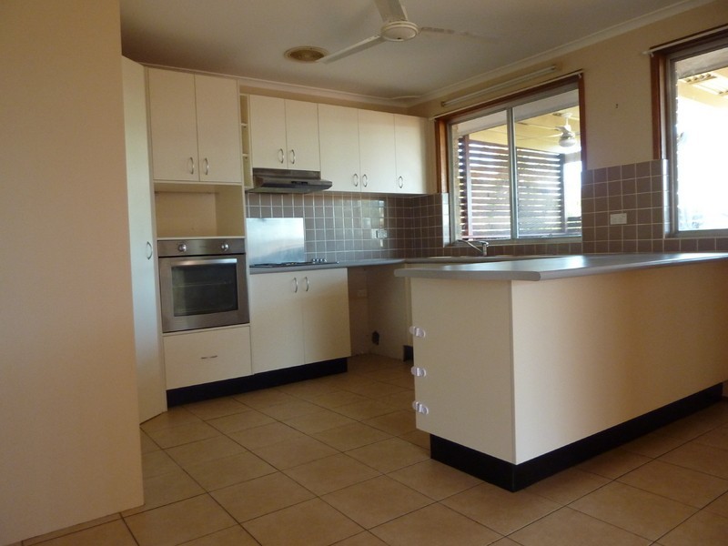 31 Dobell Circuit, St Clair NSW 2759